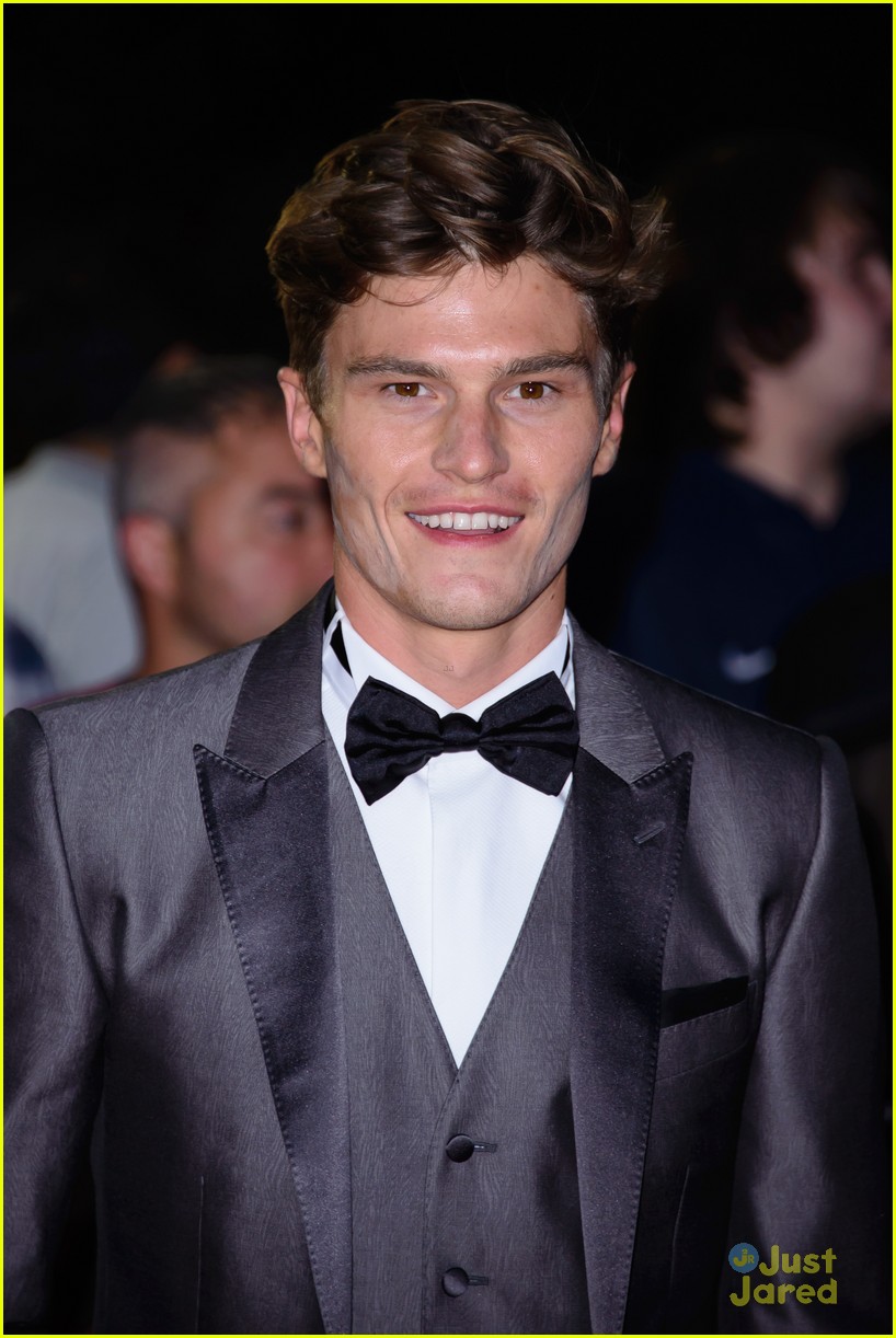 Full Sized Photo of pixie lott oliver cheshire gq men year awards 16