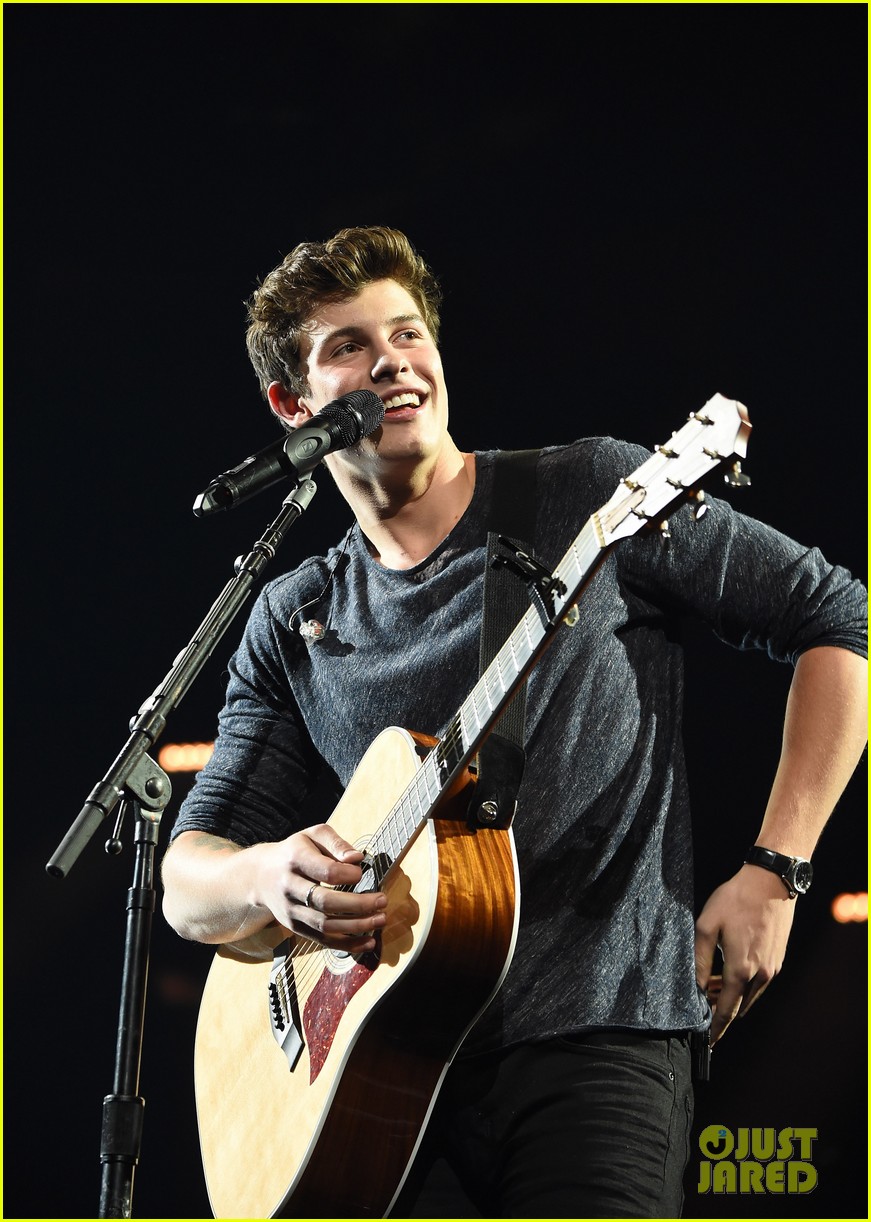 Shawn Mendes Gives Fans 'Illuminate' World Tour Preview in NYC (Set ...