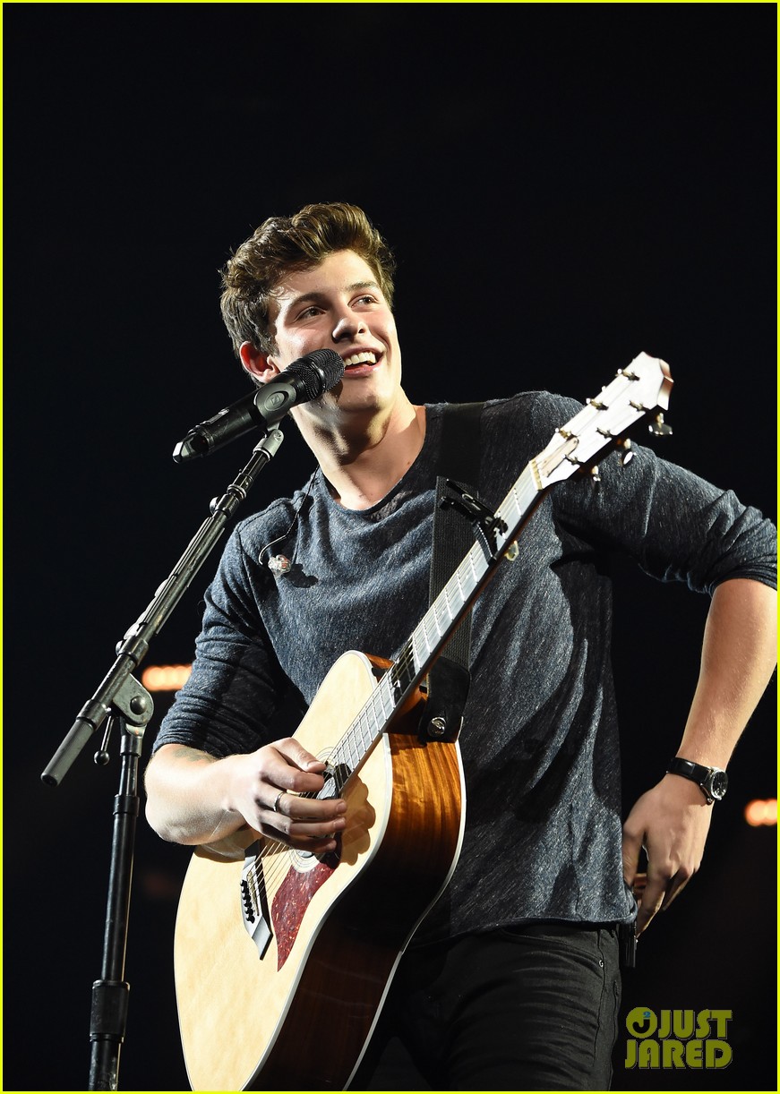 Shawn Mendes Gives Fans 'Illuminate' World Tour Preview in NYC (Set