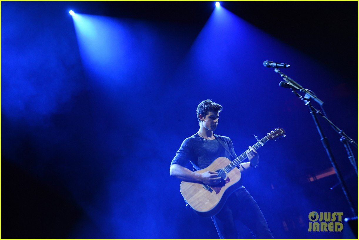 Shawn Mendes Gives Fans 'Illuminate' World Tour Preview in NYC (Set List) Photo 1023407