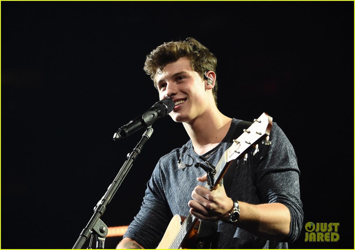 Shawn Mendes Gives Fans 'Illuminate' World Tour Preview in NYC (Set