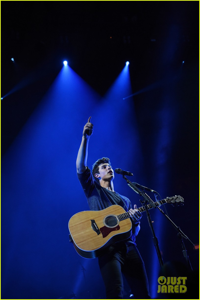 Full Sized Photo of shawn mendes msg concert illuminate tour preview 15