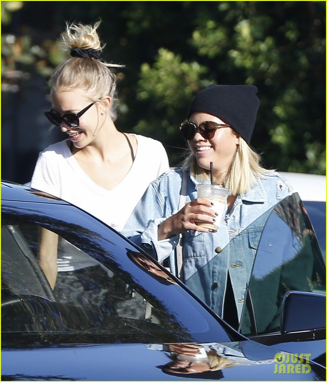 Sofia Richie & Her Friends Enjoy the Hollywood Sunset! | Photo 1019621