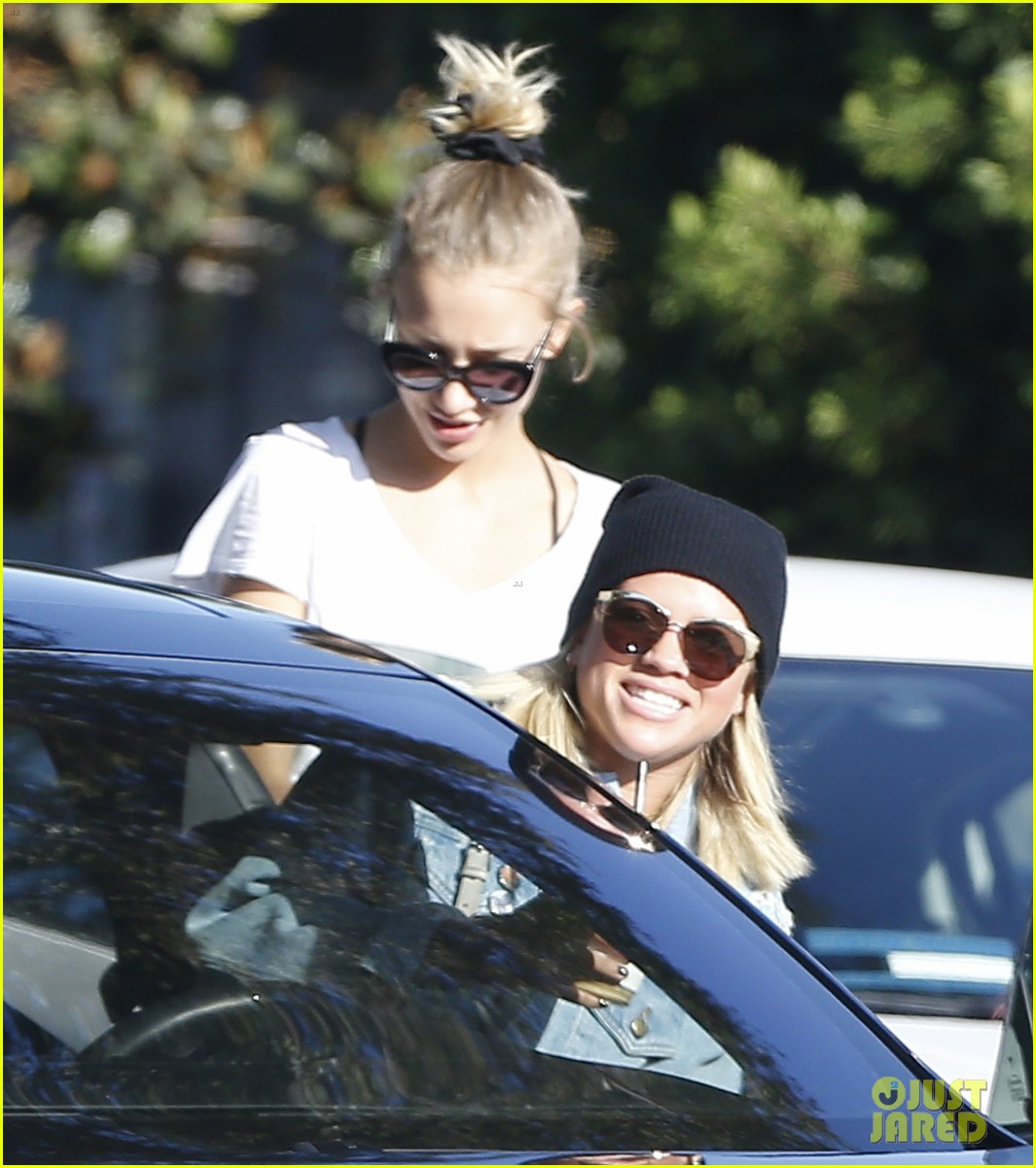 Sofia Richie & Her Friends Enjoy the Hollywood Sunset! | Photo 1019623