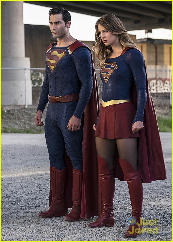 Tyler Hoechlin Makes His Superman Debut In Supergirl Premiere Episode Photos Photo