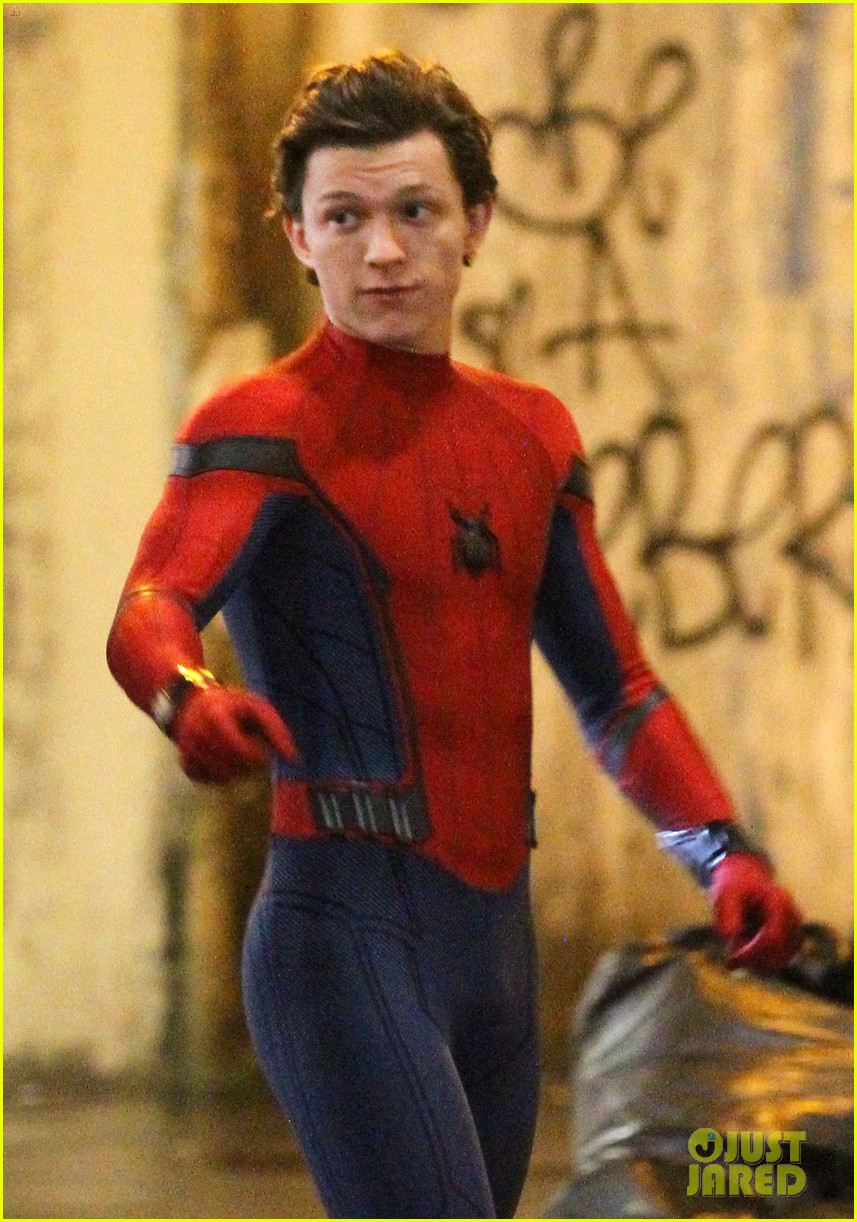 Tom Holland Wears Hello Kitty Pjs For Spider Man Homecoming Scenes Photo 1031545 Photo 3473