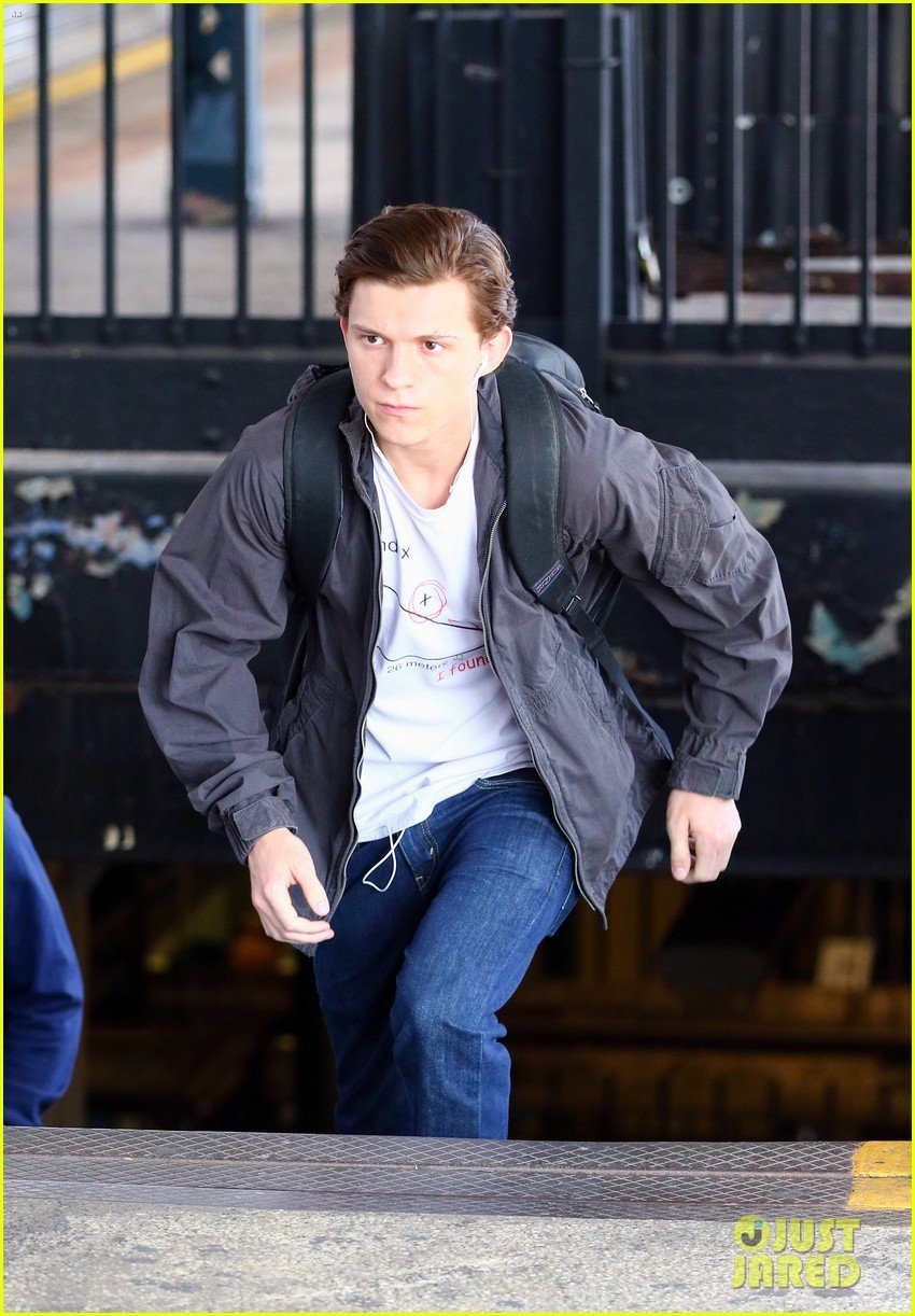 Tom Holland Wears 'Hello Kitty' PJs for 'SpiderMan Scenes