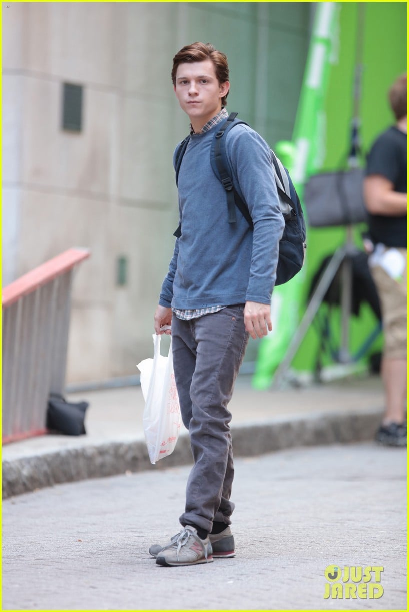 Tom Holland is Joined by Marisa Tomei While Filming 'Spider-Man: Homecoming'!:  Photo 1018363 | Marisa Tomei, Tom Holland Pictures | Just Jared Jr.