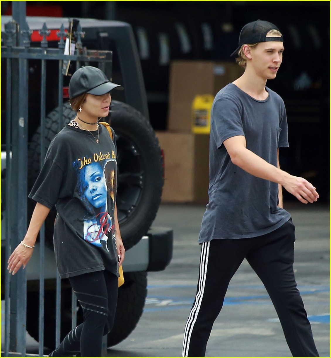 Vanessa Hudgens & Austin Butler Get Some Errands Done 