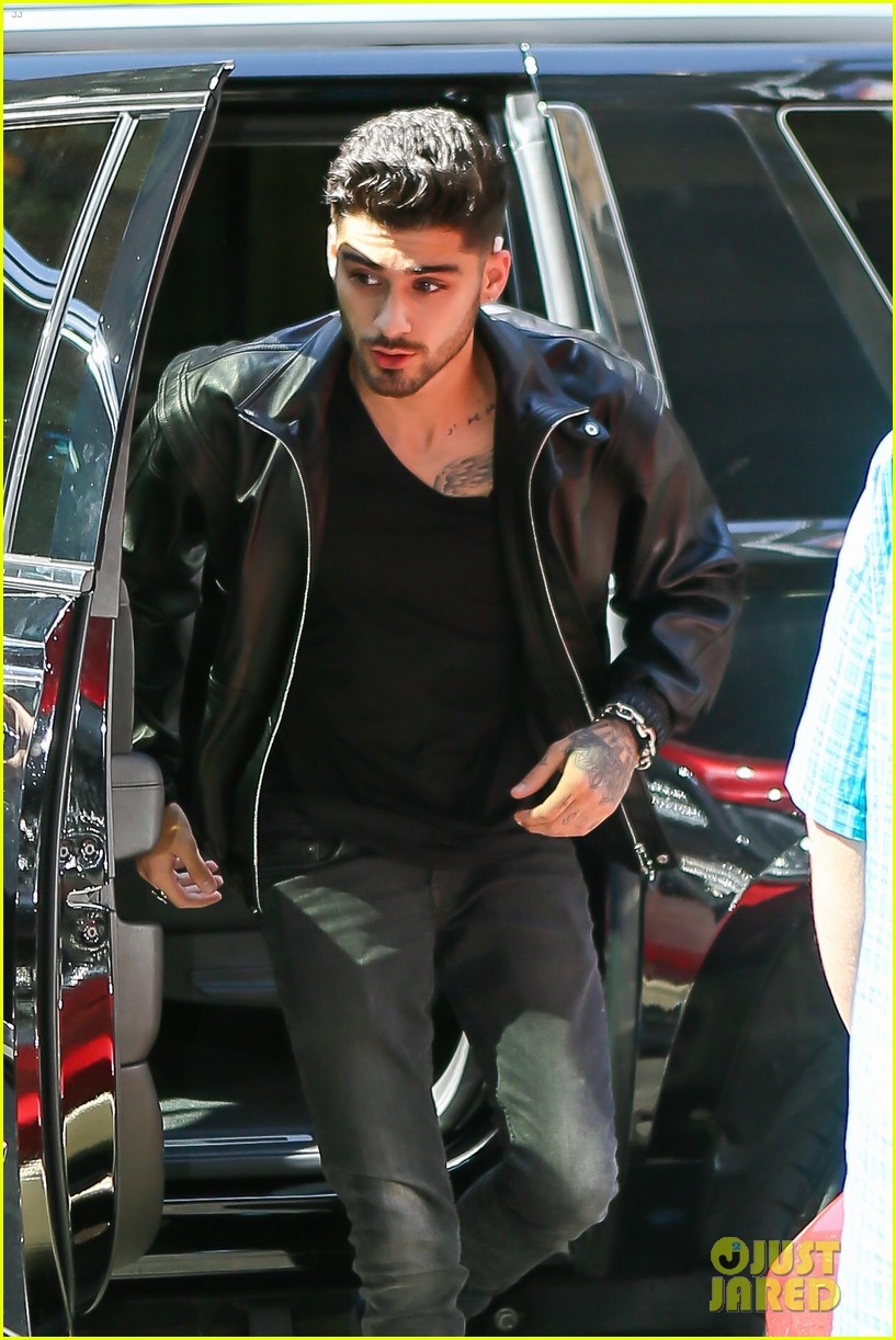 Zayn Malik is Fan-Friendly in the Big Apple! | Photo 1024557 - Photo ...