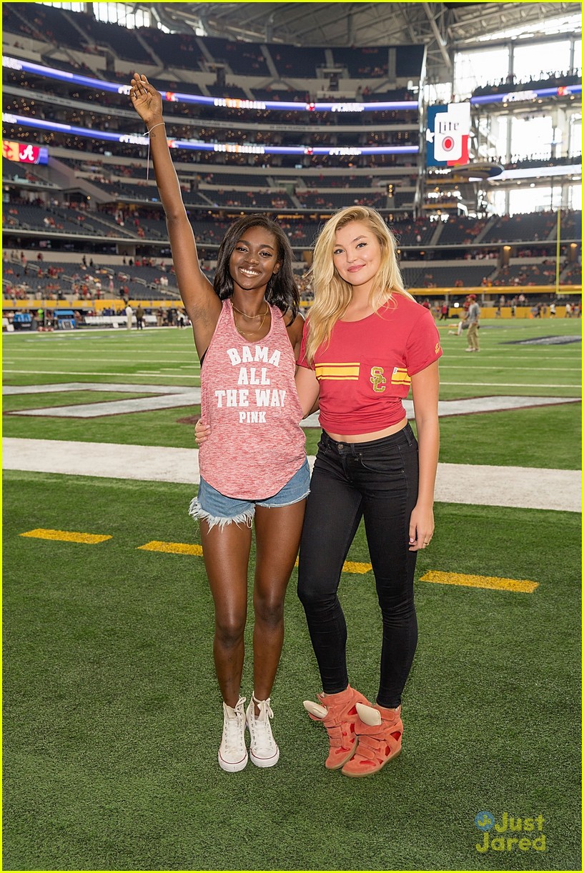 Zuri Tibby & Rachel Hilbert Kick Off Victoria's Secret Pink Bus