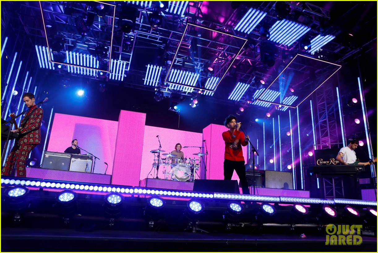 the 1975 tour stage