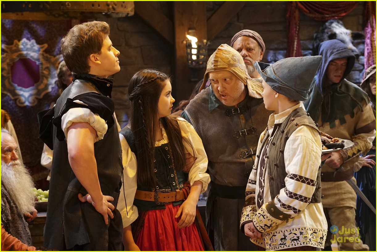 Cyd And Shelby Travel Back To Olden Times On Best Friends Whenever Tonight Photo 1035789 