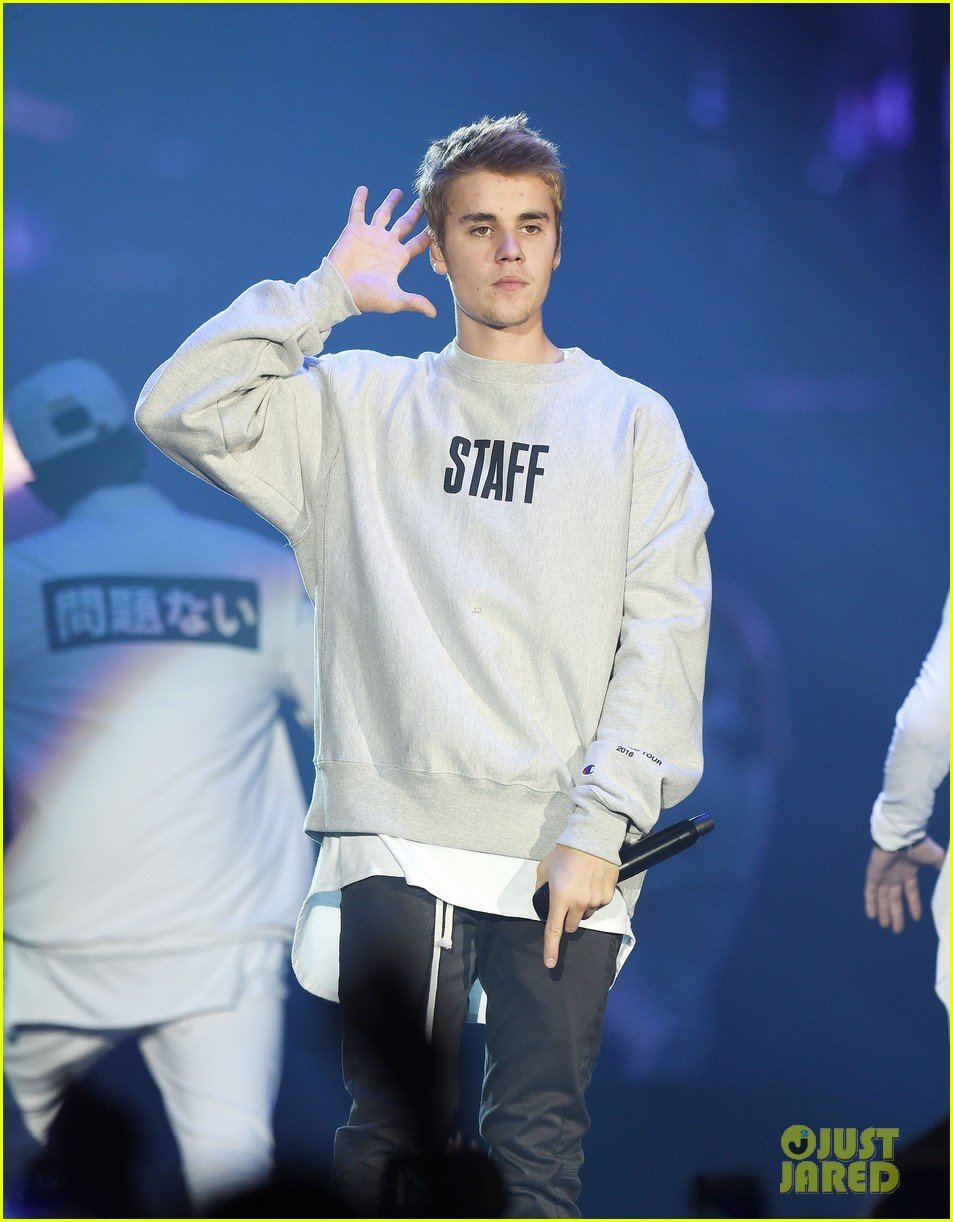 Justin Bieber Tells Fans To Stop Screaming Again at Second Concert in ...