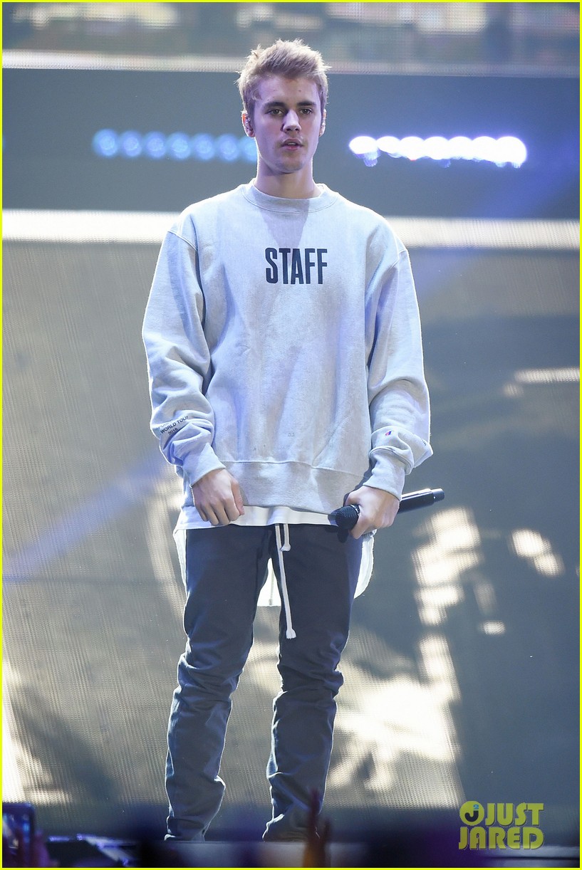 Justin Bieber Tells Fans To Stop Screaming Again At Second Concert In ...