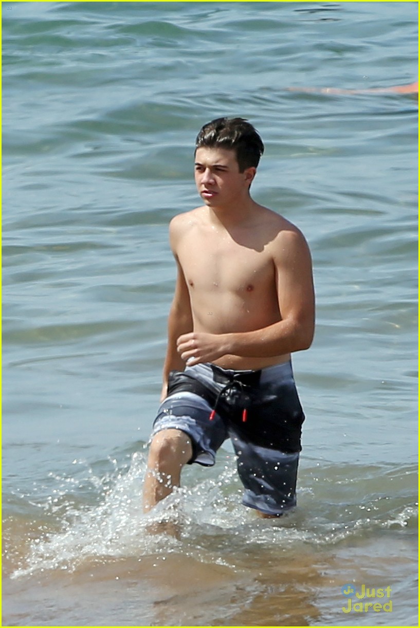 Bradley Steven Perry & Sister Celebrate Parents' Anniversary in Hawaii
