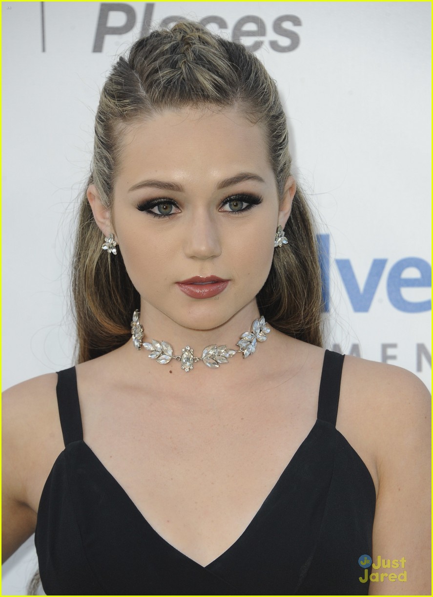 Brec Bassinger & Madelaine Petsch Totally Twinned at the EMA Awards