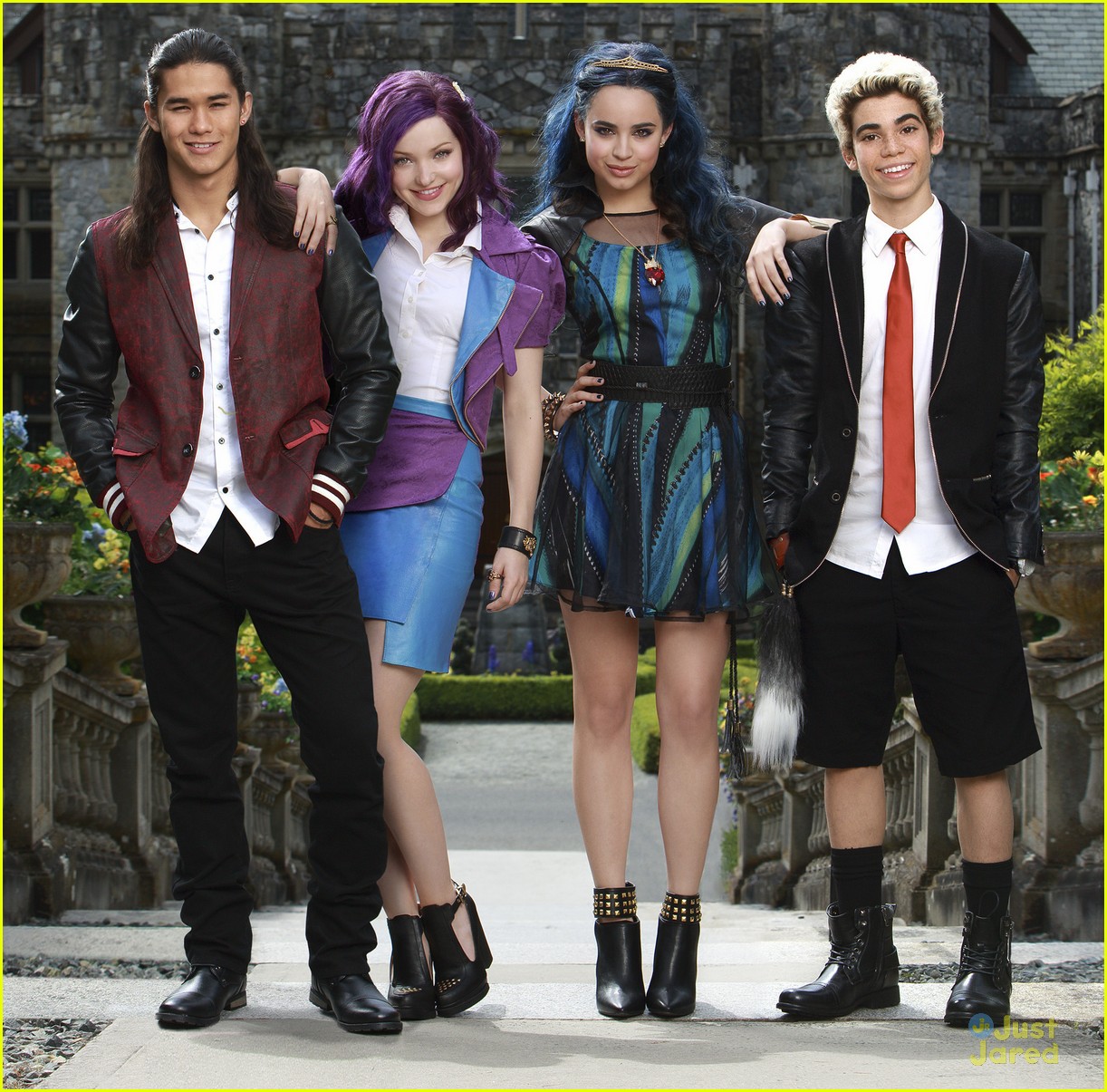 Dove Cameron Writes Sweet Note To 'Descendants' Co-Stars After Wrapping:  Photo 1044939 | Descendants, Dove Cameron Pictures | Just Jared Jr.