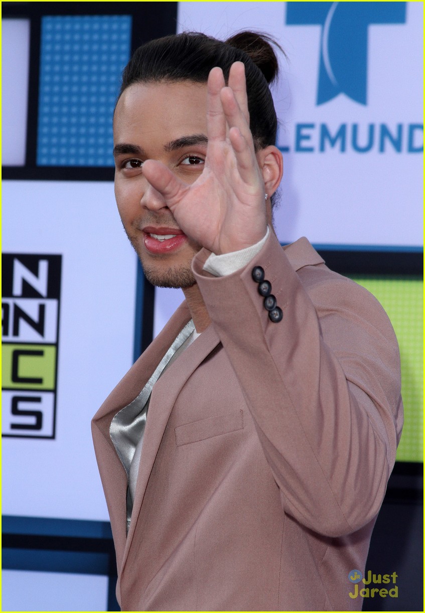 Full Sized Photo of emeraude toubia prince royce lele pons latin amas