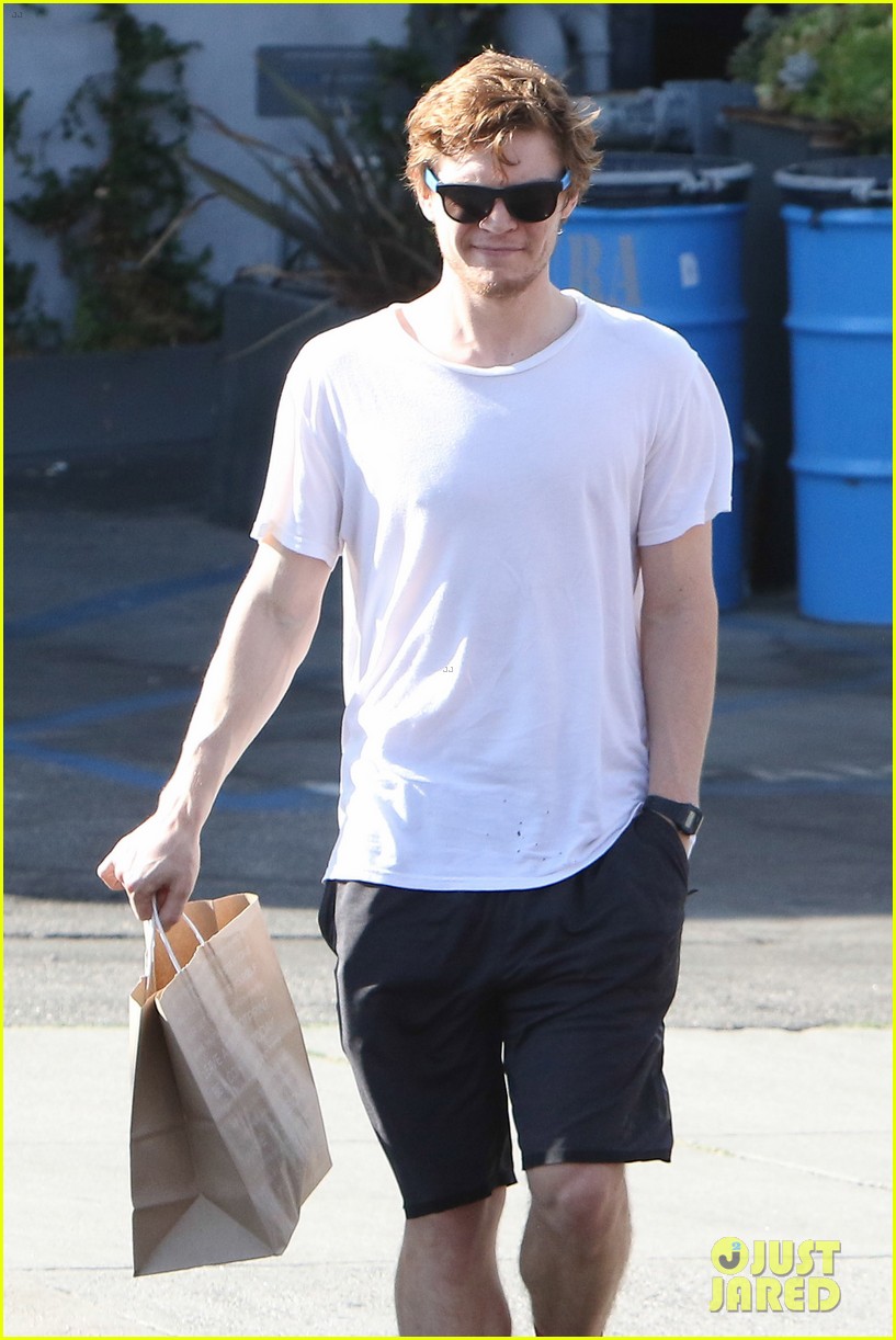 Full Sized Photo of emma roberts evan peters gym juice food 05 | Emma