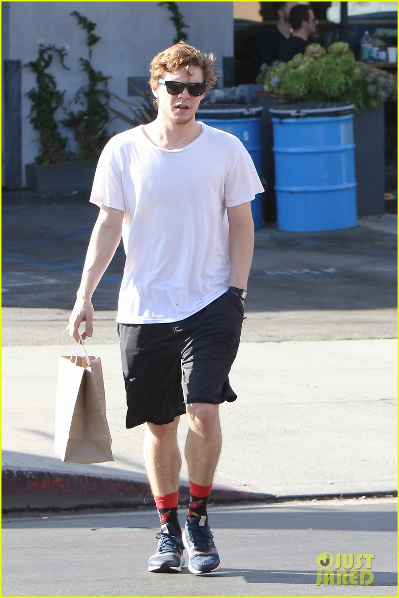 Full Sized Photo of emma roberts evan peters gym juice food 26 | Emma ...