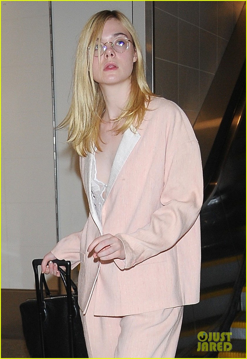 Elle Fanning Arrives At Lax Airport Without Shoes Photo