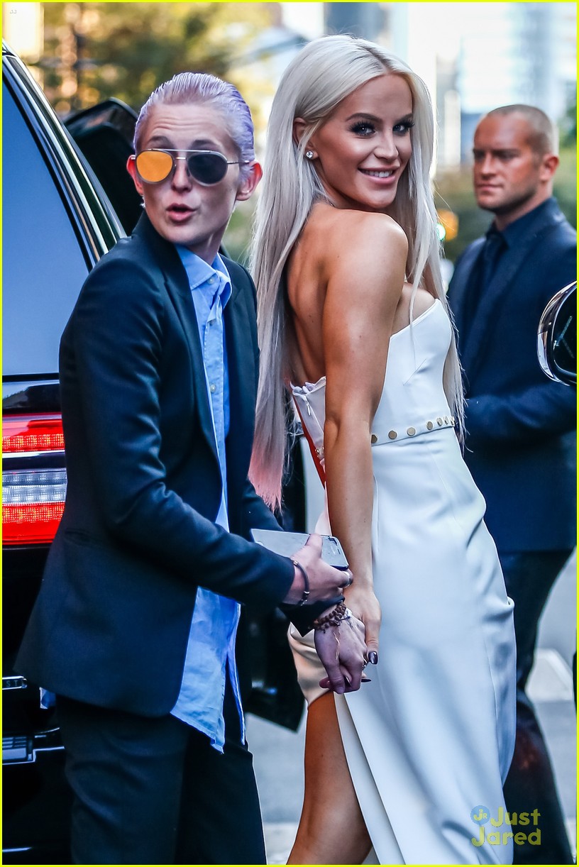 Gigi Gorgeous Brings Girlfriend Nats Getty To Un Dinner In Nyc Photo 1041069 Photo Gallery 