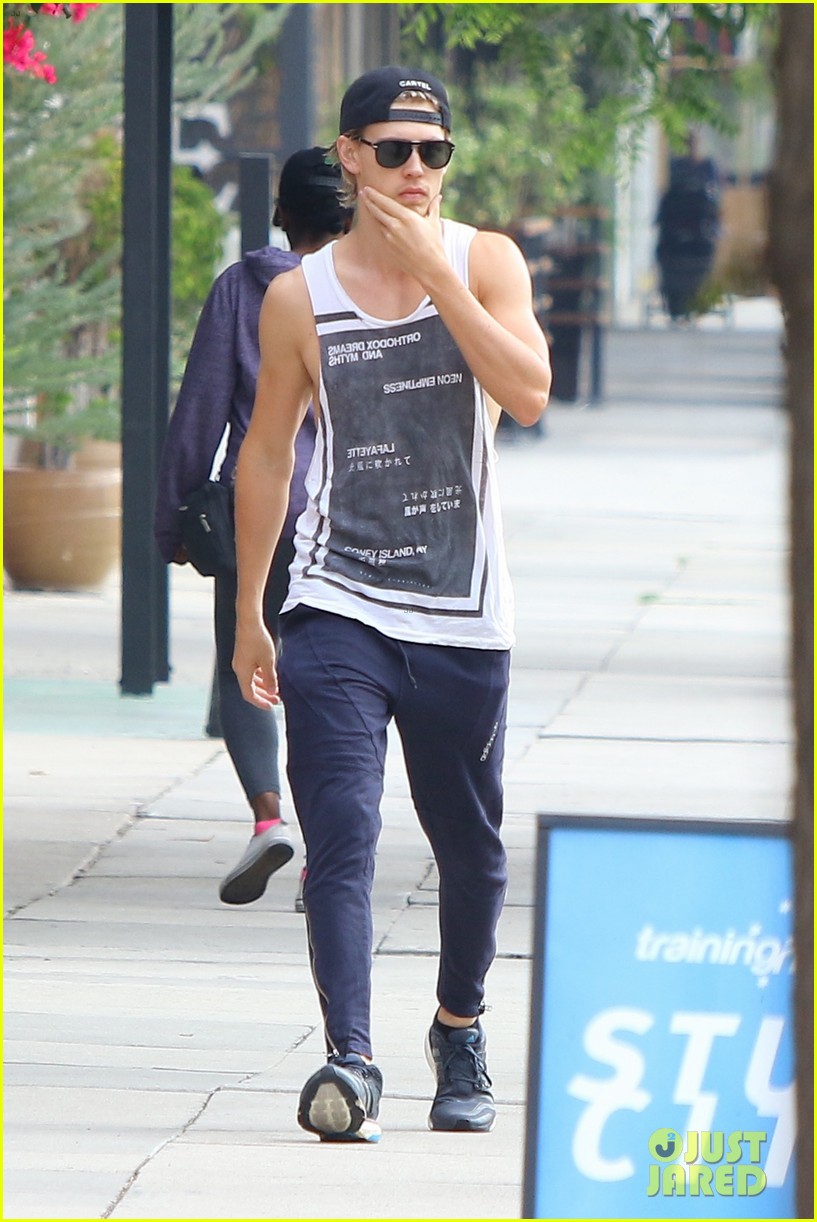 Vanessa Hudgens Works Up a Sweat with BF Austin Butler at Pilates ...