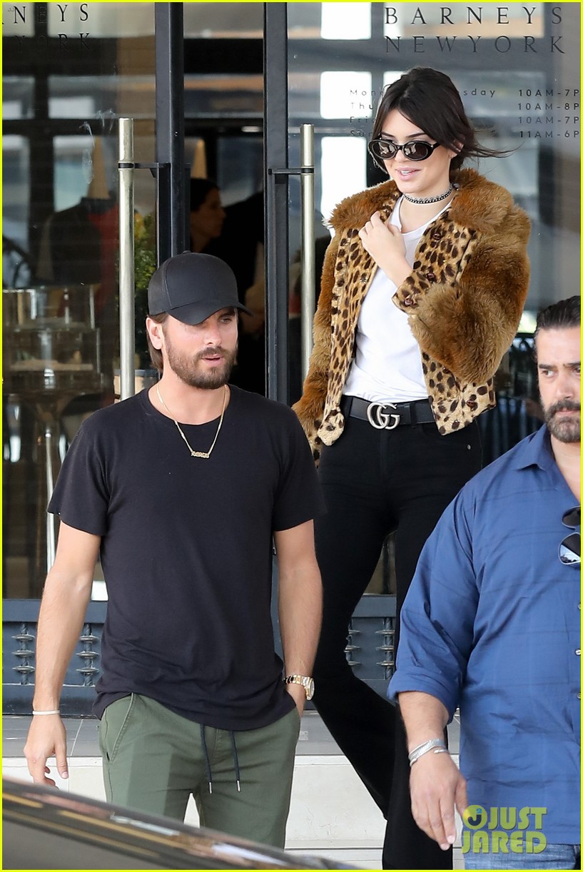 Kendall Jenner Goes Shopping with a Bodyguard | Photo 1038455 - Photo