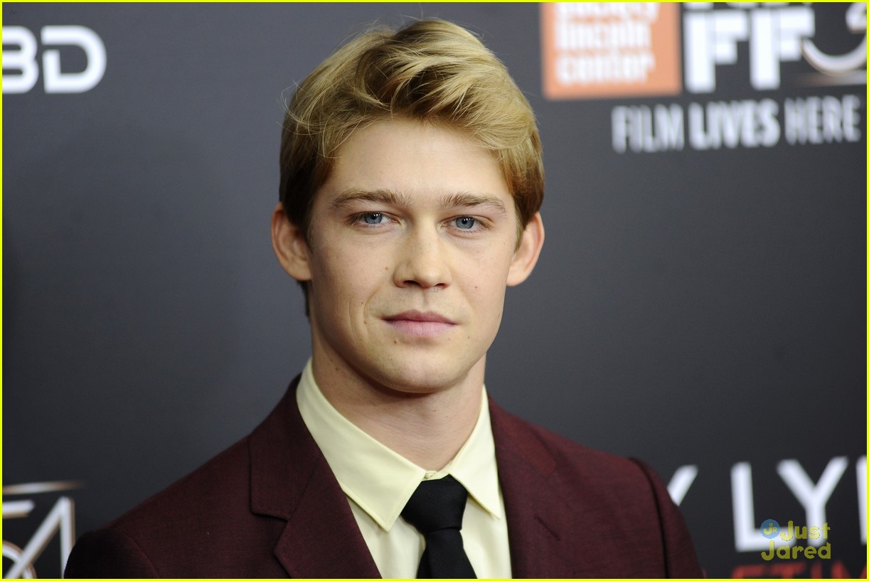 Full Sized Photo of joe alwyn makenzie leigh long road premiere 02