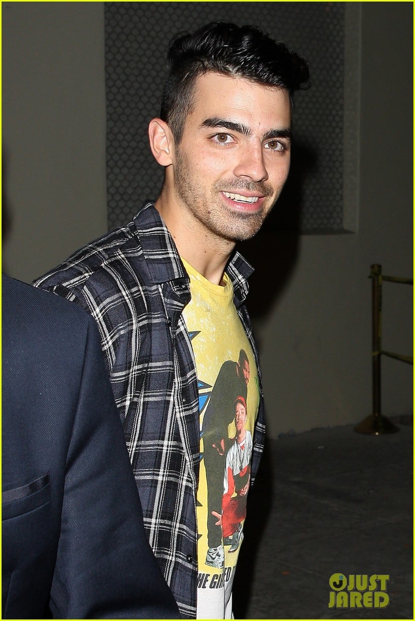 Joe Jonas Makes it a Guys' Night Out With Chord Overstreet & Wilmer ...