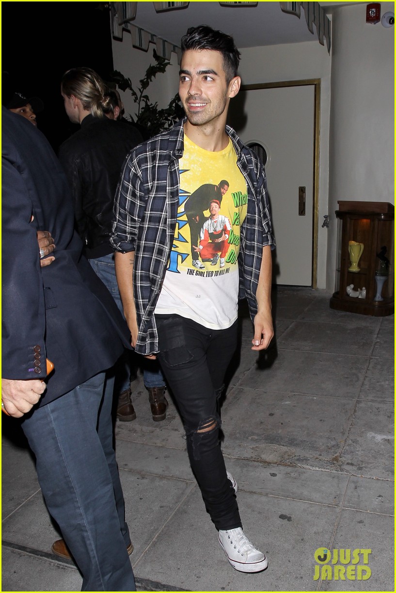 Joe Jonas Makes it a Guys' Night Out With Chord Overstreet & Wilmer ...