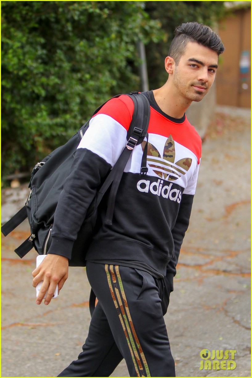 Joe Jonas' Reddit AMA Was His Most Revealing Interview Ever! Photo