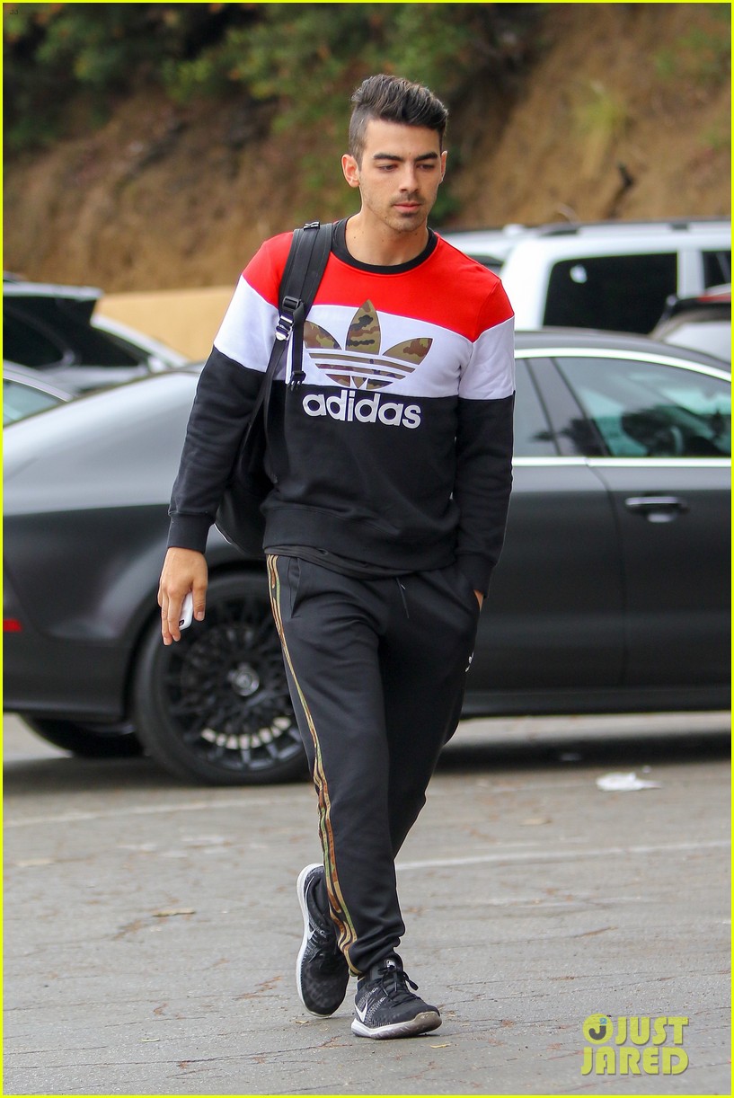 Joe Jonas' Reddit AMA Was His Most Revealing Interview Ever! Photo