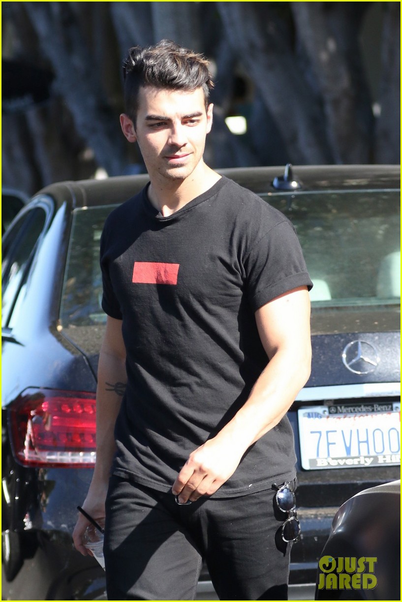 Joe Jonas Opens Up About How Much Things Have Changed Since the JoBro ...