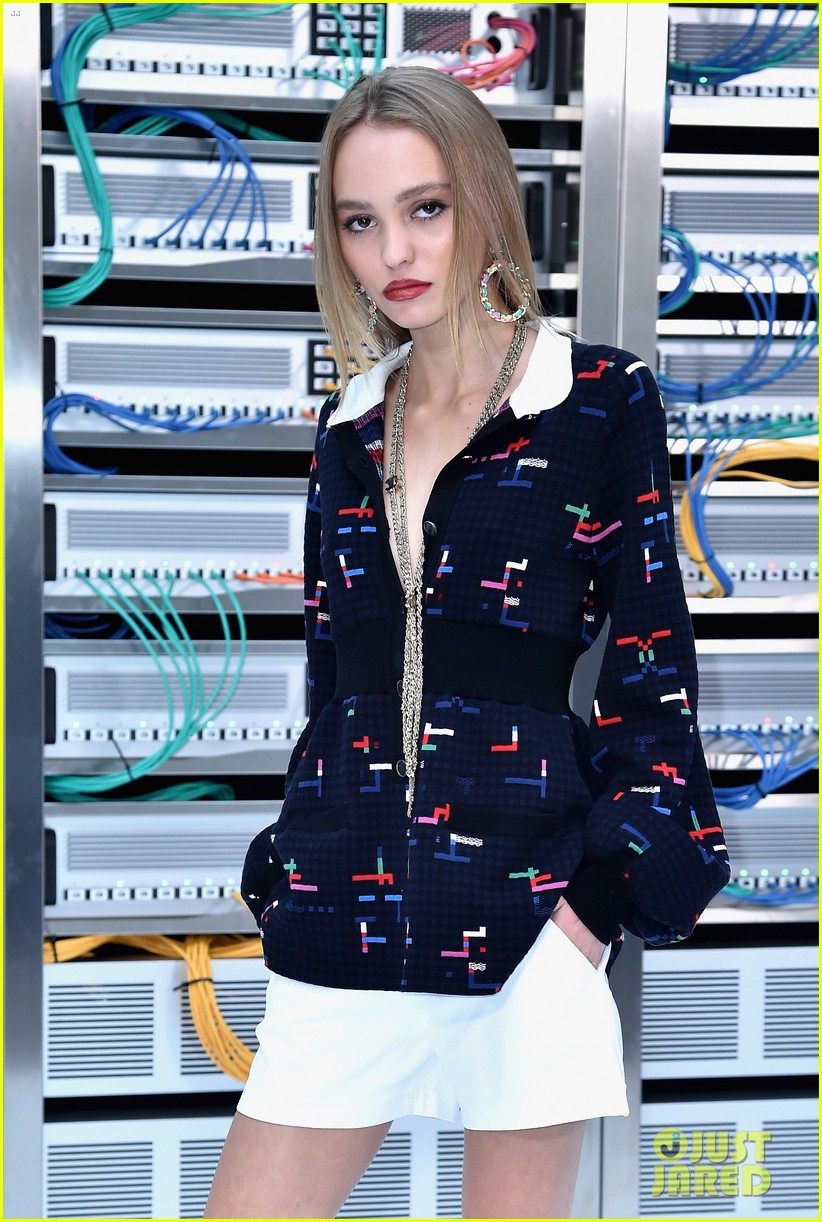 Full Sized Photo of lily rose depp chanel show paris 03 | Lily-Rose