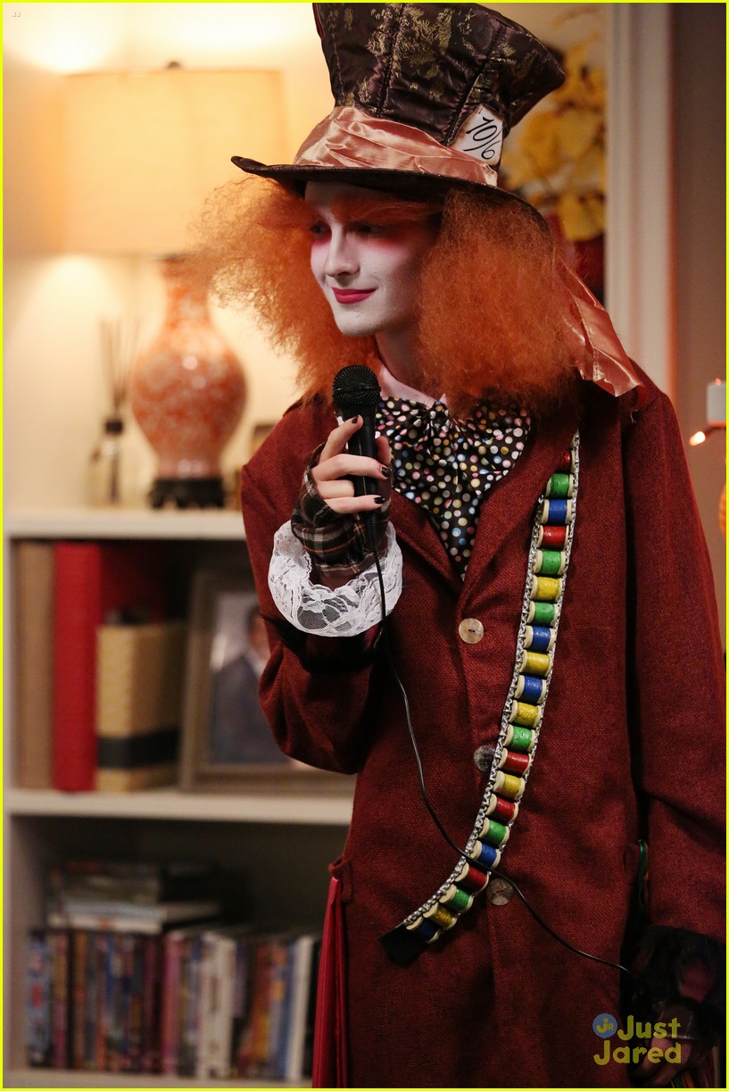 Full Sized Photo of lily luke halloween costumes modern family tonight