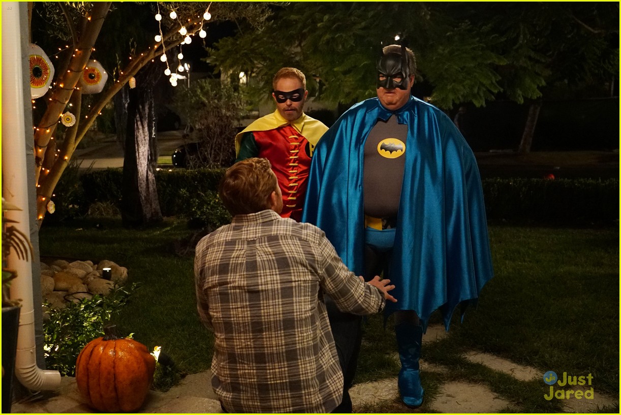 Full Sized Photo of lily luke halloween costumes modern family tonight