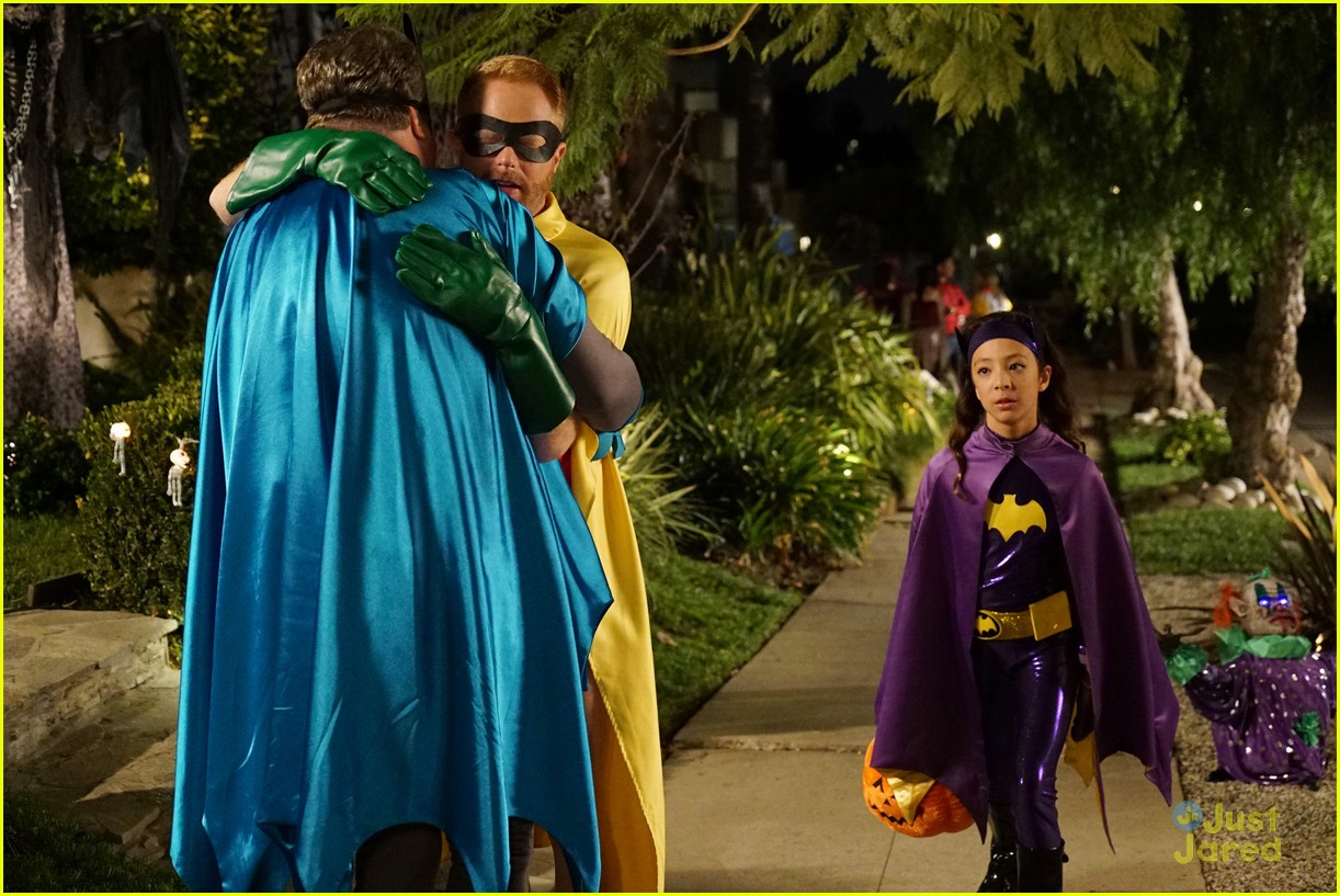 Full Sized Photo of lily luke halloween costumes modern family tonight