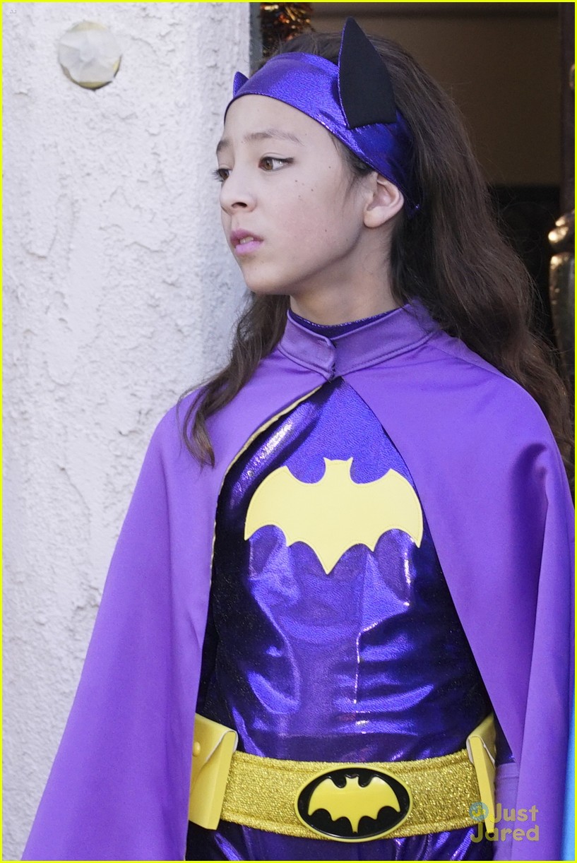 Full Sized Photo of lily luke halloween costumes modern family tonight