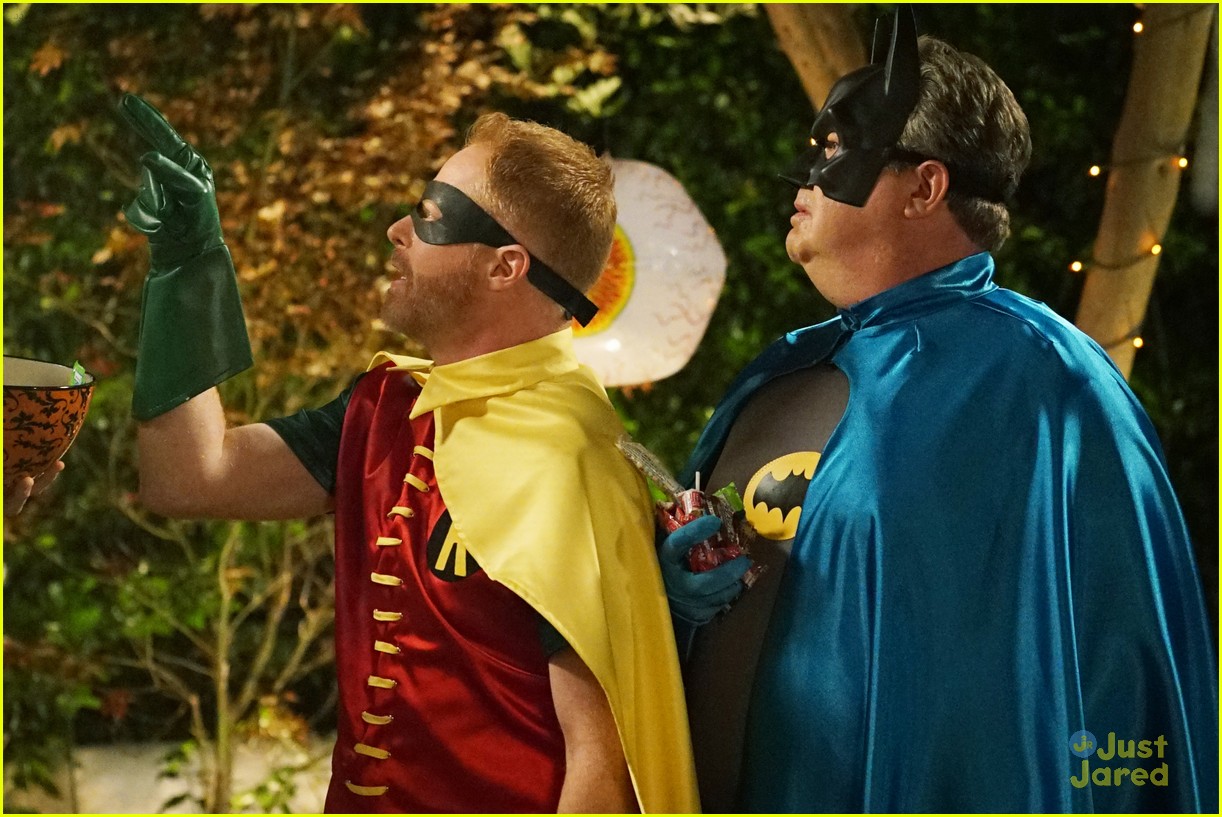 Full Sized Photo of lily luke halloween costumes modern family tonight