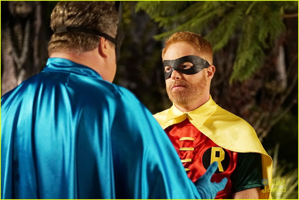 Full Sized Photo of lily luke halloween costumes modern family tonight