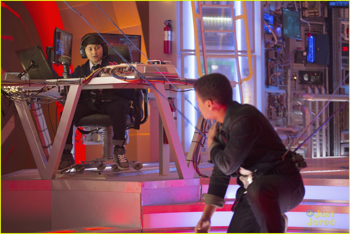 Full Sized Photo of mech x4 exclusive trailer pilot pics 20 | JJJ ...