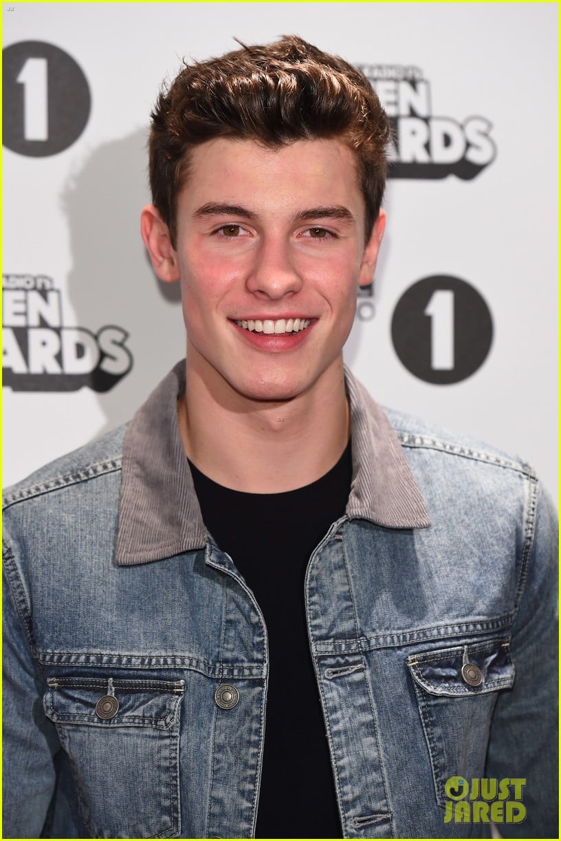 Full Sized Photo of shawn mendes pulls double performance duty in