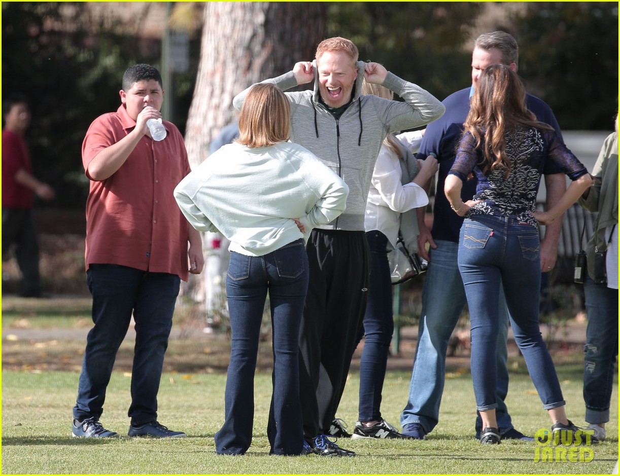 Modern Family' Kids Take on Adults in a Game of Football: Photo 1036858, Ariel Winter, Aubrey Anderson-Emmons, Modern Family, Nolan Gould, Rico  Rodriguez, Sarah Hyland Pictures