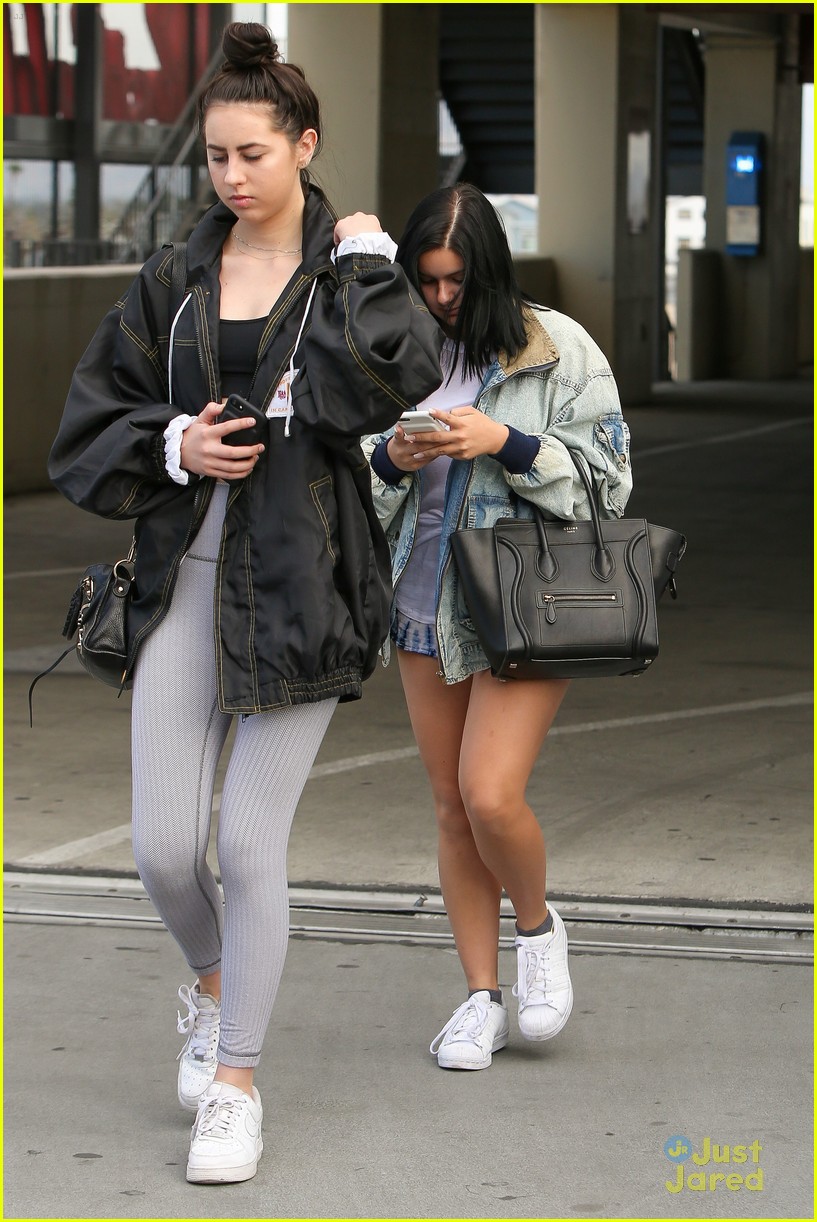 Ariel Winter Spends Time With Bff Jessie In La Photo 1051725 Photo