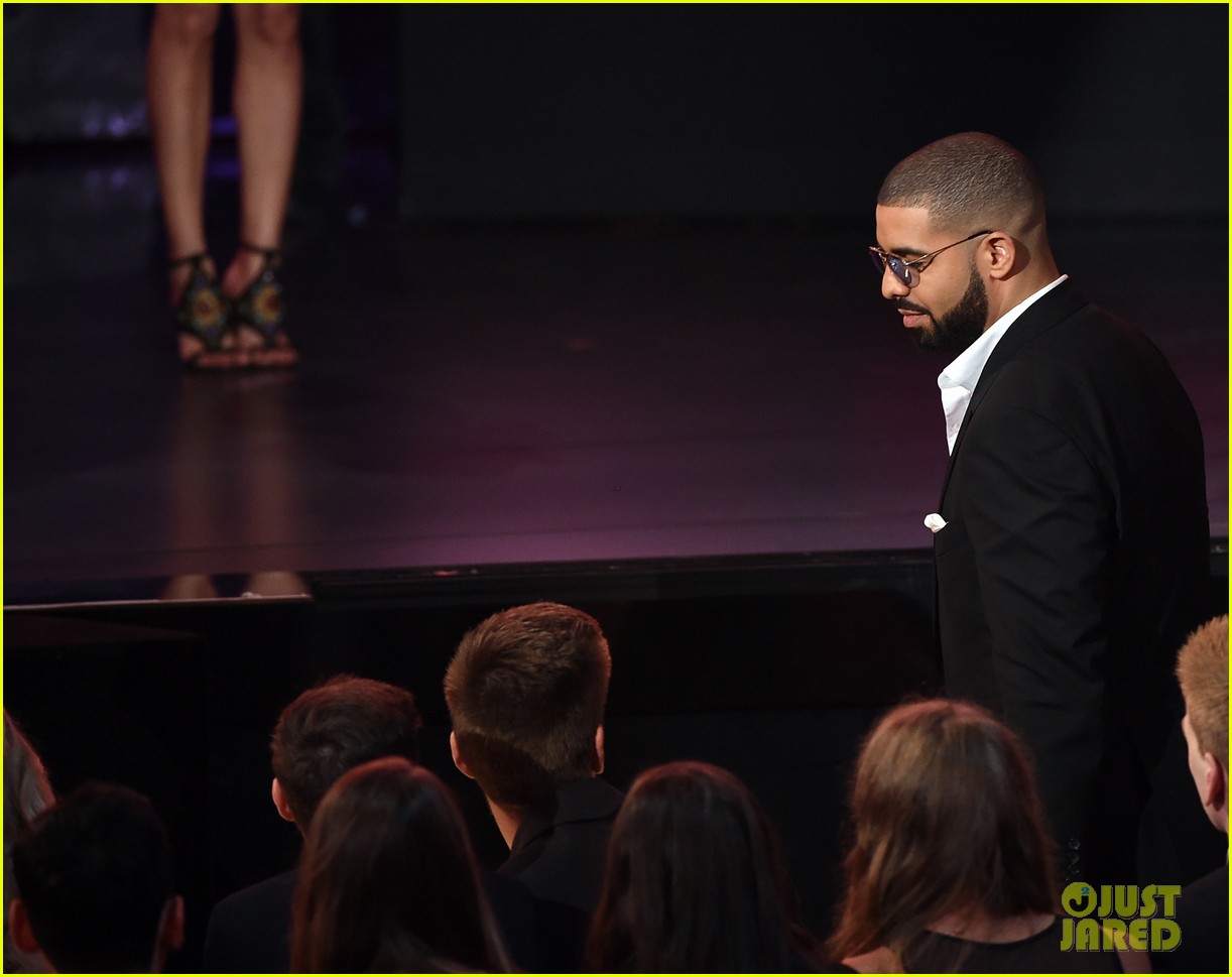 nina dobrev drake reunion american music awards 2016 14