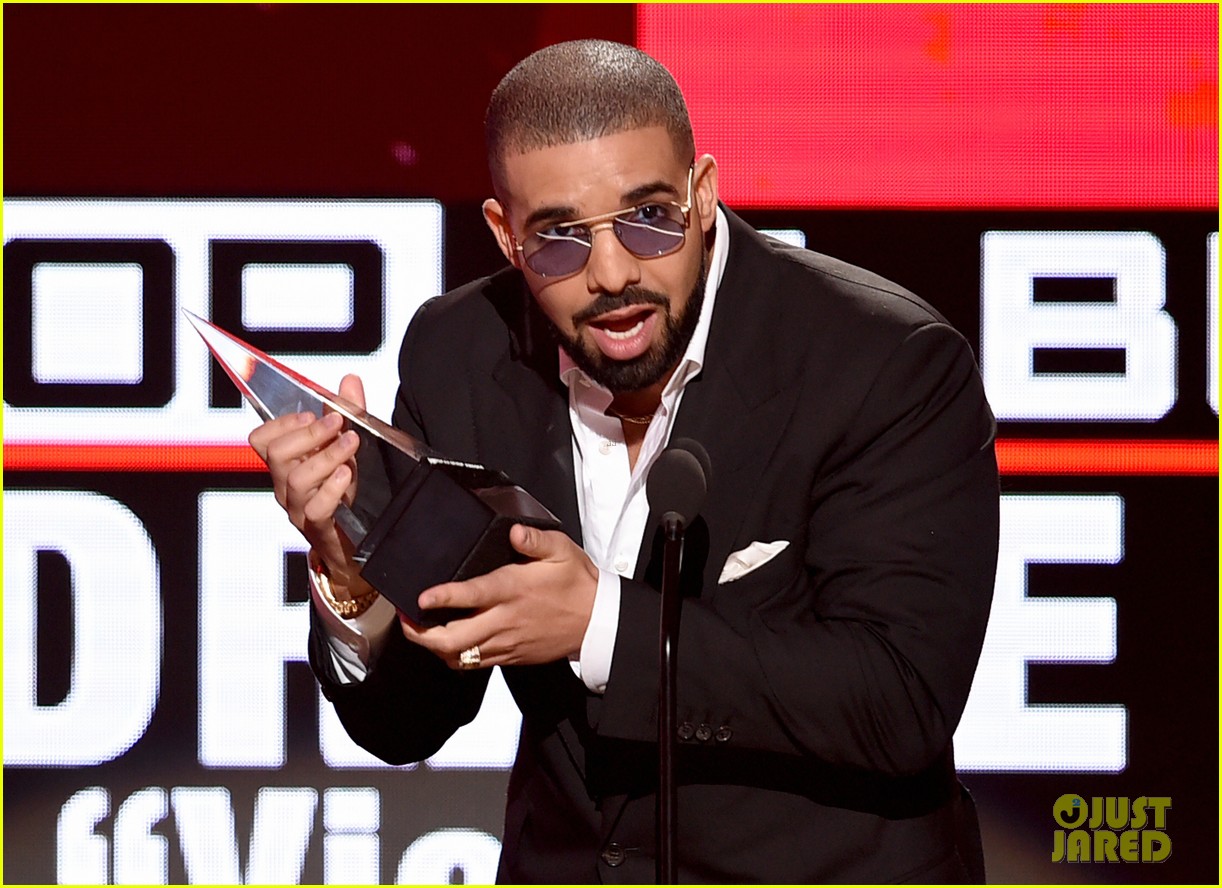 nina dobrev drake reunion american music awards 2016 16