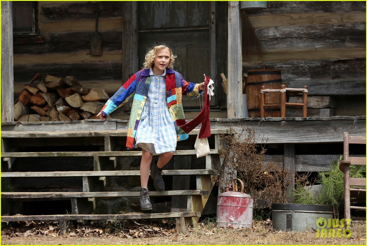 Full Sized Photo of dolly parton goes behind the scenes of her