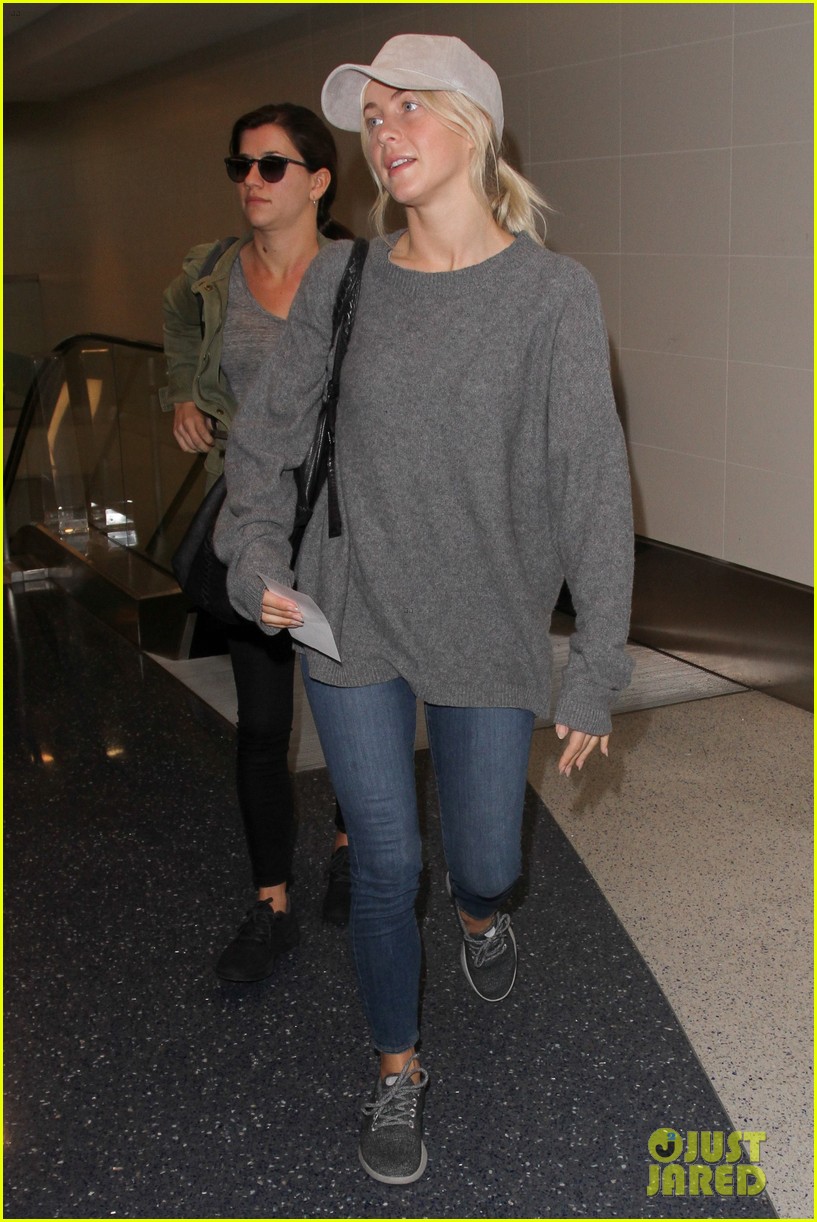 Full Sized Photo of julianne hough goes makeup free for a flight out of